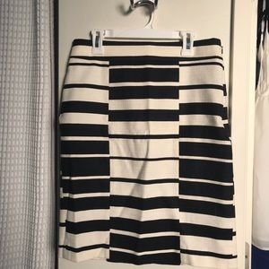 Ann Taylor Stripped skirt, size women’s 4P